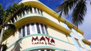 Vista del restaurante Maya Tapas & Grill, especializado en comida argentina, ubicado en la turística Ocean Drive, frente a la playa.