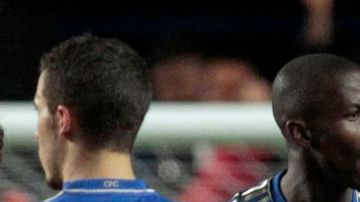 Exoneran a árbitro de la Liga Premier de acusaciones de racismo en perjuicio de John Obi Mikel del Chelsea.