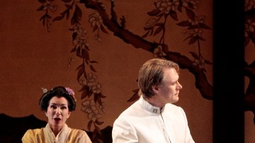 Brandon Jovanovich (como Pinkerton) y la soprano Oksana Dyka (como Cio-Cio-San) en la ópera de Giacomo Puccini.