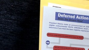 Se estima que en California se beneficiarán 400,000 jóvenes entre los 15 y 30 años con la Acción Diferida. Hasta septiembre pasado, el gobierno de Obama había aprobado 72,000 solicitudes desde que el programa comenzó el 15 de agosto.