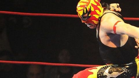 Para el domingo 16 de diciembre se ha organizado una lucha con gladiadores voluntarios, y el costo de entrada es un juguete sin envolver por persona.