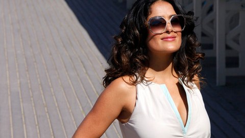 La hija de "Tin Tan" indicó que ha pensado en la veracruzana, Salma Hayek, como la candidata ideal para interpretar a su madre.