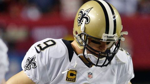 Drew Brees fue interceptado cinco veces y Saints pierde con Falcons en el primer juego de la semana 13.