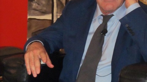 Oliver Stone asegura que su cine no está centrado en el beneficio económico.