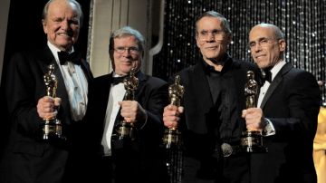 De izq. a der.: George Stevens Jr., D.A. Pennebaker, Hal Needham y Jeffrey Katzenberg con sus Oscar.