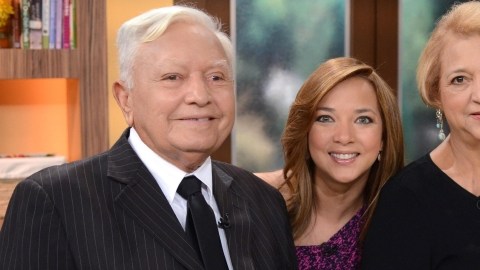 Adamari López junto a su padre Luis López Rosario y su madre Vidalina Torres Montalvo.