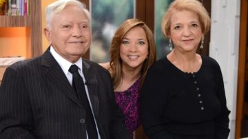 Adamari López junto a su padre Luis López Rosario y su madre Vidalina Torres Montalvo.