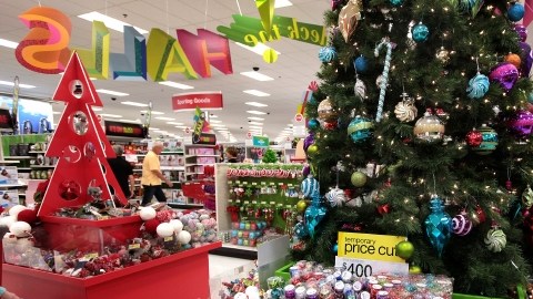 El ambiente navideño  ya se ve por todas partes  y, ante ello,  expertos alertan sobre cómo evitar los  incendios causados por los árboles de Navidad.