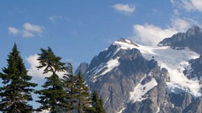 La nieve acumulada en las montañas de Sierra Nevada proporciona agua potable a las ciudades cercanas.
