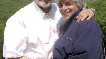 Foto de archivo en la que se ve a Alan Gross junto a su esposa Judy.