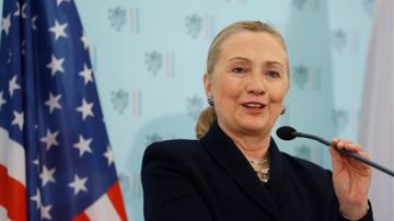 Hillary Clinton, advirtió en Praga a Siria de hacer uso de su arsenal de armas químicas, ante las crecientes sospechas de que el régimen de Bachar al Asad pueda utilizarlas.