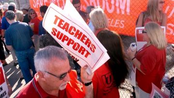 El sindicato UTLA aún tiene mucho que negociar con respecto a una evaluación de los maestros de Los Ángeles.