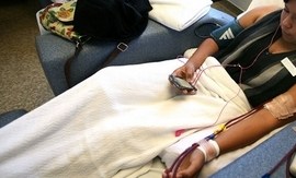 Pacientes corren el riesgo de ser afectados por la Proposición 23. (Archivo)