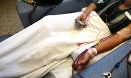 Pacientes corren el riesgo de ser afectados por la Proposición 23. (Archivo)