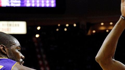 Remontada espectacular de los Rockets en casa frente a los Lakers.