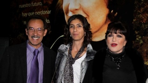 La directora Laura Gardos  y las actrices Angélica María y Michele Rogel, ayer, en el estreno de  'Años después'.