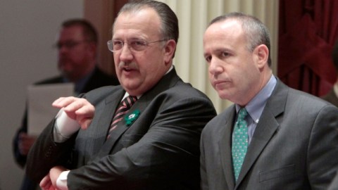 El senador (R) Bob Dutton, hizo reparaciones por $5,984.