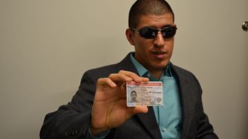 Gerardo Salinas recibió la tarjeta de autorización de empleo del USCIS, el pasado 24 de noviembre.