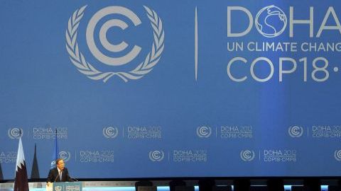 El secretario general de Naciones Unidas, Ban Ki-moon, pronuncia un discurso durante la Cumbre de las Naciones Unidas Sobre Cambio Climático (COP18) que se celebra en Doha, Catar.