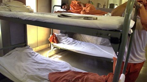 El gobierno  dará a conocer las nuevas regulaciones para evitar que inmigrantes detenidos sufran agresiones sexuales.