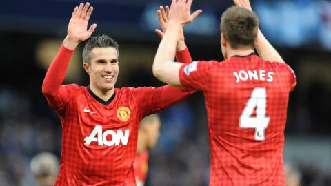 Van Persie ha resultado un alivio para el Manchester United; Chicharito no vio acción.