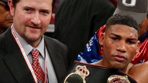 El cubano Gamboa venció al filipino Farenas y es nuevo campeón superpluma.
