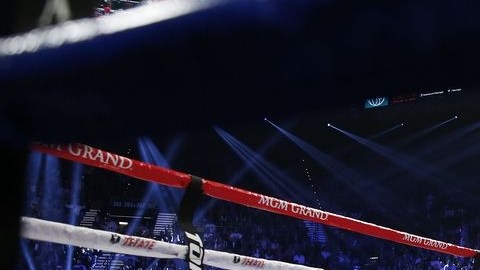 Márquez vence con nocáut condundente a Pacquiao en el sexto asalto.