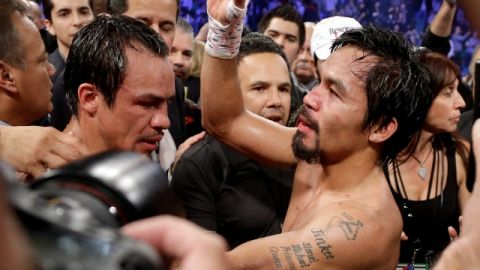 Márquez estremece con un corto de derecha a Pacquiao. Fue un golpe mortal para el filiipino que pasará a los anales de la historia del boxeo.