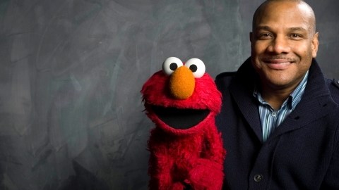 Kevin Clash el actor que da vida y voz a Elmo reununció, luego de acusaciones.