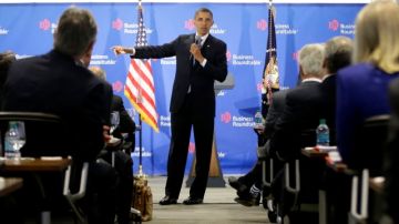 El presidente Barack Obama habla sobre el riesgo de precipicio fiscal ante empresarios.