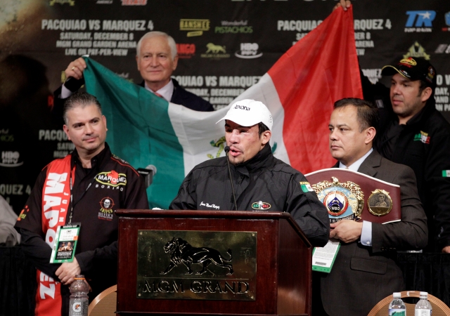 Juan Manuel Márquez habla a los medios luego de recibir el cinturón 'Campeón de la década', el pasado sábado en Las Vegas.