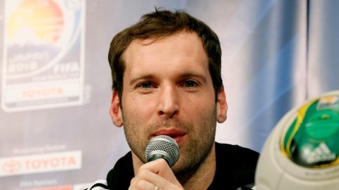 Peter Cech, portero de República Checa y del  Chelsea que compite en el Mundial de Clubes que se lleva a cabo en Japón.