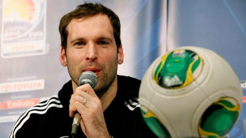 Peter Cech, portero de República Checa y del  Chelsea que compite en el Mundial de Clubes que se lleva a cabo en Japón.