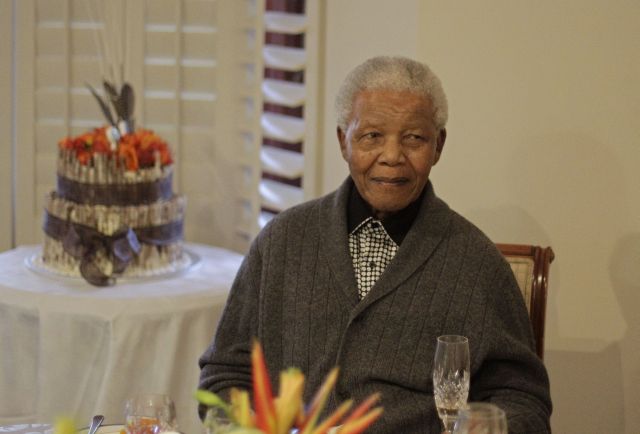 Mandela, de 94 años, ha estado hospitalizado desde el sábado para someterse a exámenes médicos en el Hospital Militar No. 1 cerca de Pretoria, la capital de Sudáfrica.