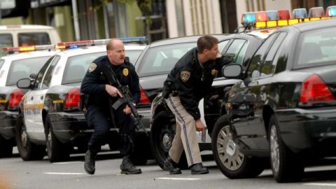 Las autoridades dicen que lograron "neutralizar" al autor de los disparos en un centro comercial en los suburbios de Portland.