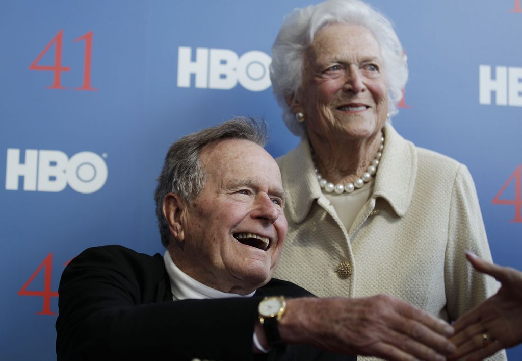 El expresidente George Bush padre, está estable aunque sigue hospitalizado.
