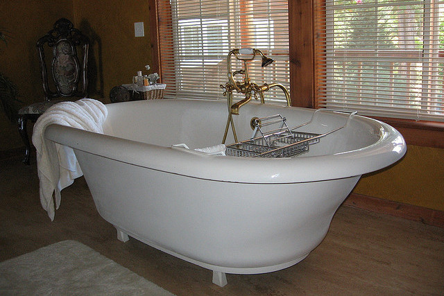 Bathtub remodeling; to refinish or replace. What’s right for you?
