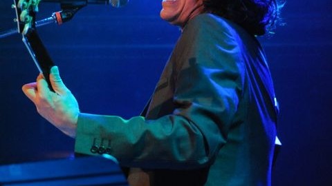Saúl Hernández ofreció a sus seguidores de San Francisco un concierto íntimo lleno de sensibilidad.