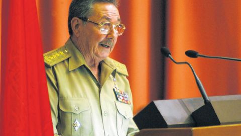 Raúl Castro, llamó a romper el “bloqueo” para seleccionar y preparar a dirigentes jóvenes en la isla.