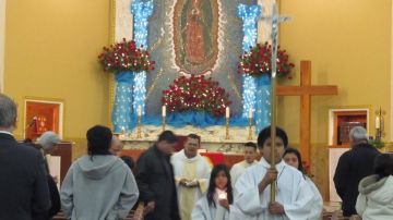 Celebraciones en honor de la Virgen de Guadalupe en su parroquia en el East End de Houston.