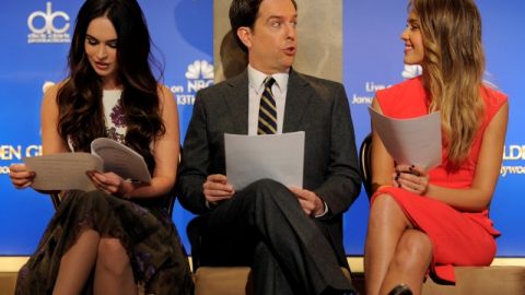 Megan Fox, Ed Helms y Jessica Alba (de izq. a der.) fueron los encargados de  presentar ayer las nominaciones a los Globos de Oro.