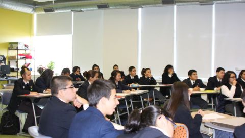 Estudiantes de la escuela secundaria García de UNO durante la clase de inglés del 11vo grado.