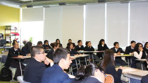 Estudiantes de la escuela secundaria García de UNO durante la clase de inglés del 11vo grado.
