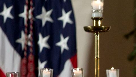 Obama afirma en celebración de Hanukkah, que EE.UU. mantiene un "apoyo inquebrantable" a Israel.