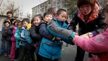 Min Yingjun hirió hoy con arma blanca a 22 niños y a un adulto en la puerta de una escuela primaria en la provincia central china de Henan.