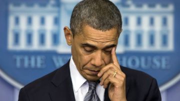 Superado por la emoción, Obama tuvo que hacer varias pausas en su breve discurso en la sala de prensa de la Casa Blanca.