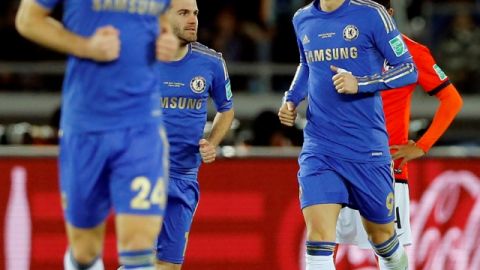 Fernando Torres (d), del  Chelsea, festeja su gol anotado al Monterrey en la semifinal del Mundial de Clubes el jueves. Mañana se enfrenta al Corinthians.