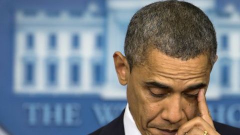 Superado por la emoción, Obama tuvo que hacer varias pausas en su breve discurso de ayer en la sala de prensa de la Casa Blanca.