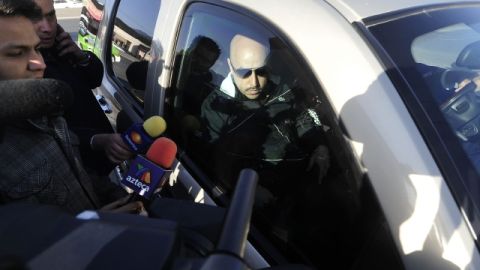 Lupillo Rivera hace seis días a su llegada a Monterrey.
