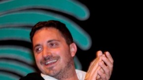 El actor Gael García Bernal (der.) y el director de cine chileno Pablo Larraín, realizador de 'No'.